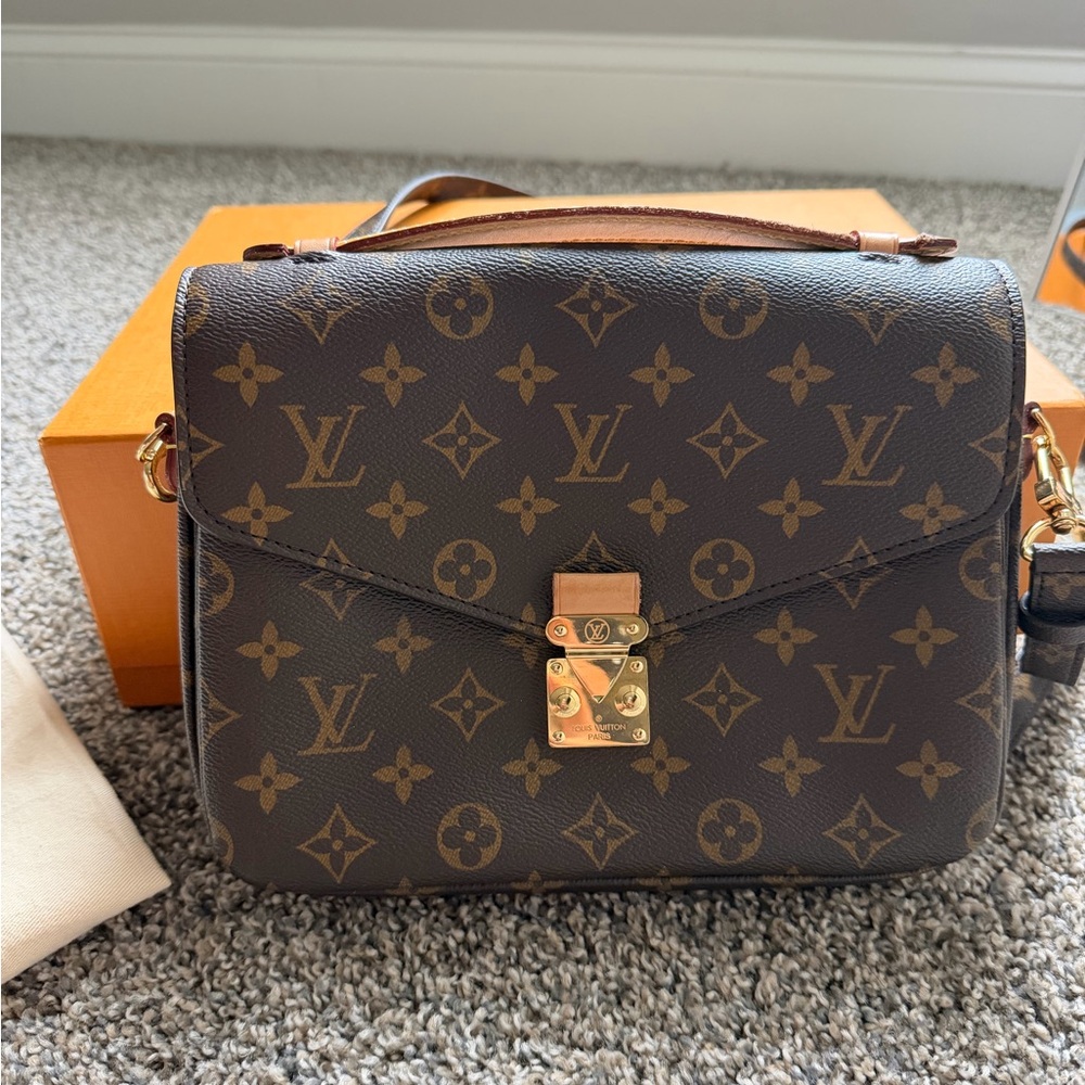 Louis Vuitton Pochette Métis